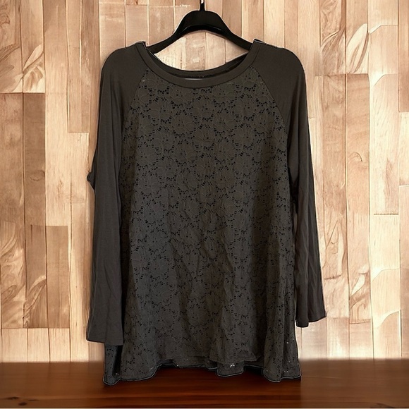 Olive green long sleeve top lace front flattering size large - Picture 1 of 8